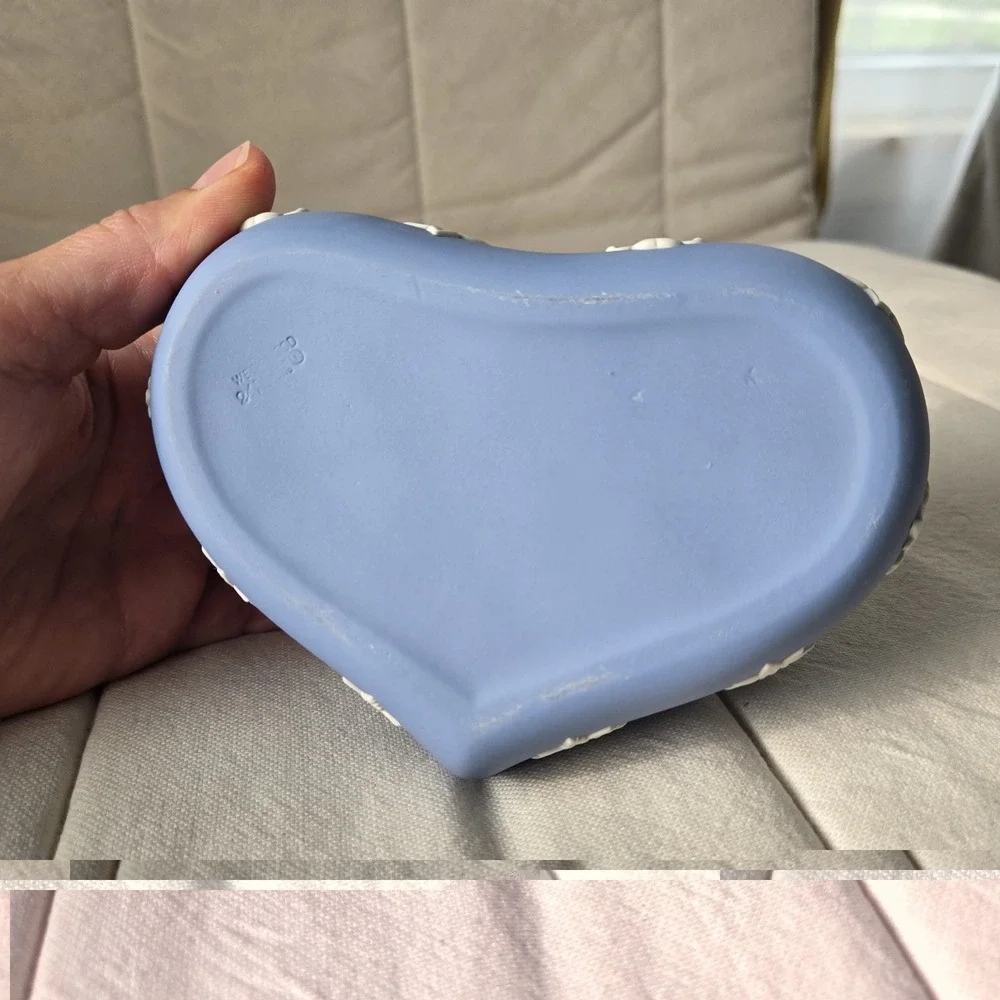 Wedgwood Blue Jasperware Heart Trinket Jewelry Box Ulysses Chariot Horse Angel